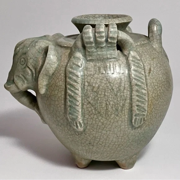 Antique THAILAND CELADON ELEPHANT Pottery Vessel / SAWANKHALOK KILN / Craquelure